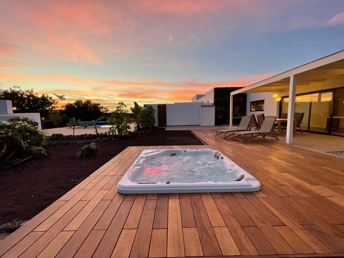 North Shore Villas Lajares, Manalari, Private Jacuzzi 외부 사진